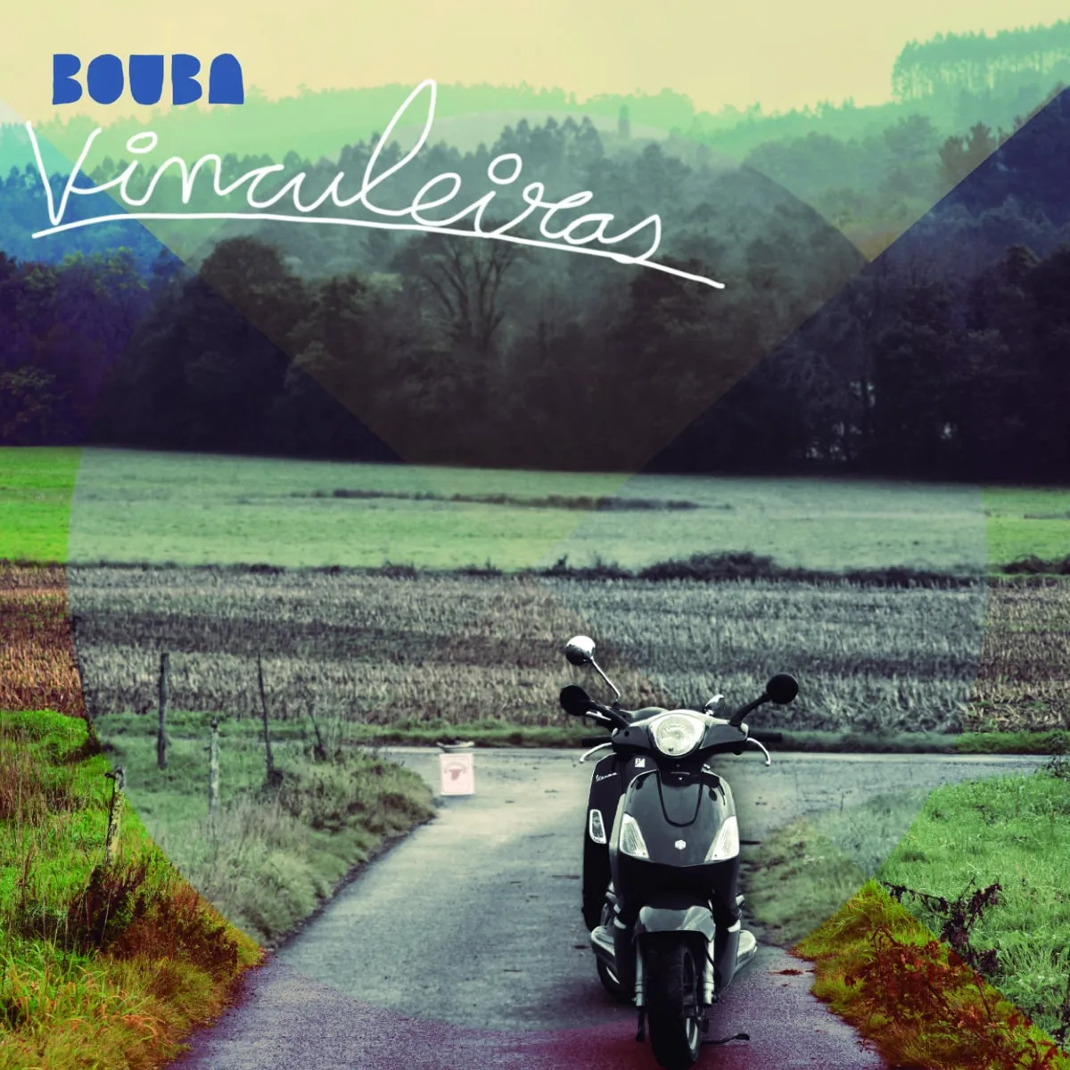 Portada de Vinculeiras: unha moto parada nunha pista entre prados